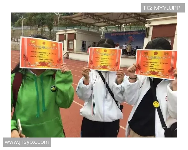 当年绿茵场上光芒万丈如今镜头定格泪水与思念 当年绿茵场上光芒万丈如今镜头定格泪水与思念