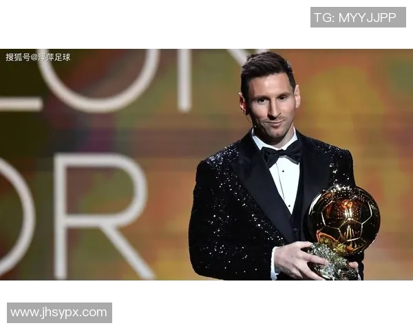 足球巨星赛后吃冰激凌展现轻松一面引发球迷热议