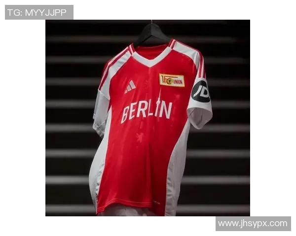 足球明星球衣背后的故事与传奇解析：从经典款到现代设计的变迁